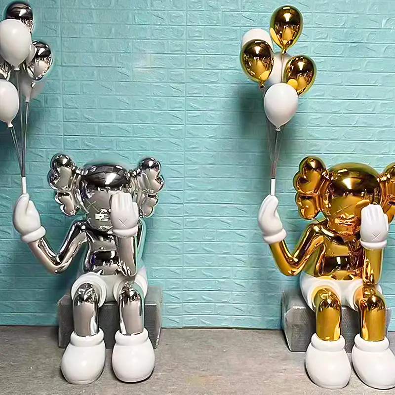 Welche speziellen Holzarten oder Handwerkstechniken verwendeten die Künstler bei der Herstellung dieser Holzskulpturen-Statuen-Artefakte, um die Ausdruckskraft und Haltbarkeit der Werke zu verbessern?